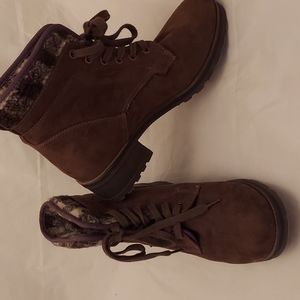 White Mountain Ankle Boots 9